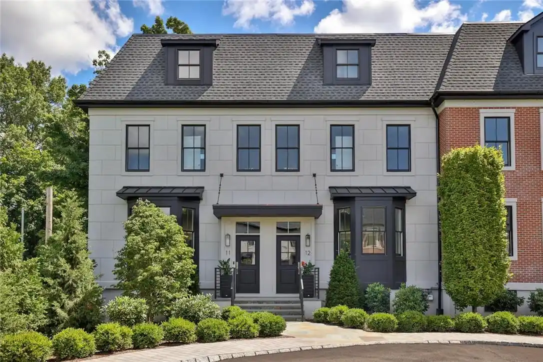 Sophisticated Living at Armonk Close