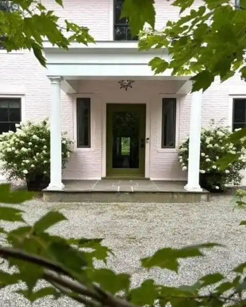 TIMELESS 18TH-CENTURY GEORGIAN STONE HOME