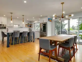 Beautiful Home in Coveted Lakeview