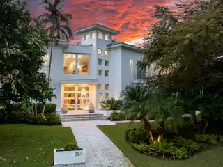 Elevated Position in Olde Naples