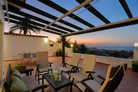 Panoramic Sea Views