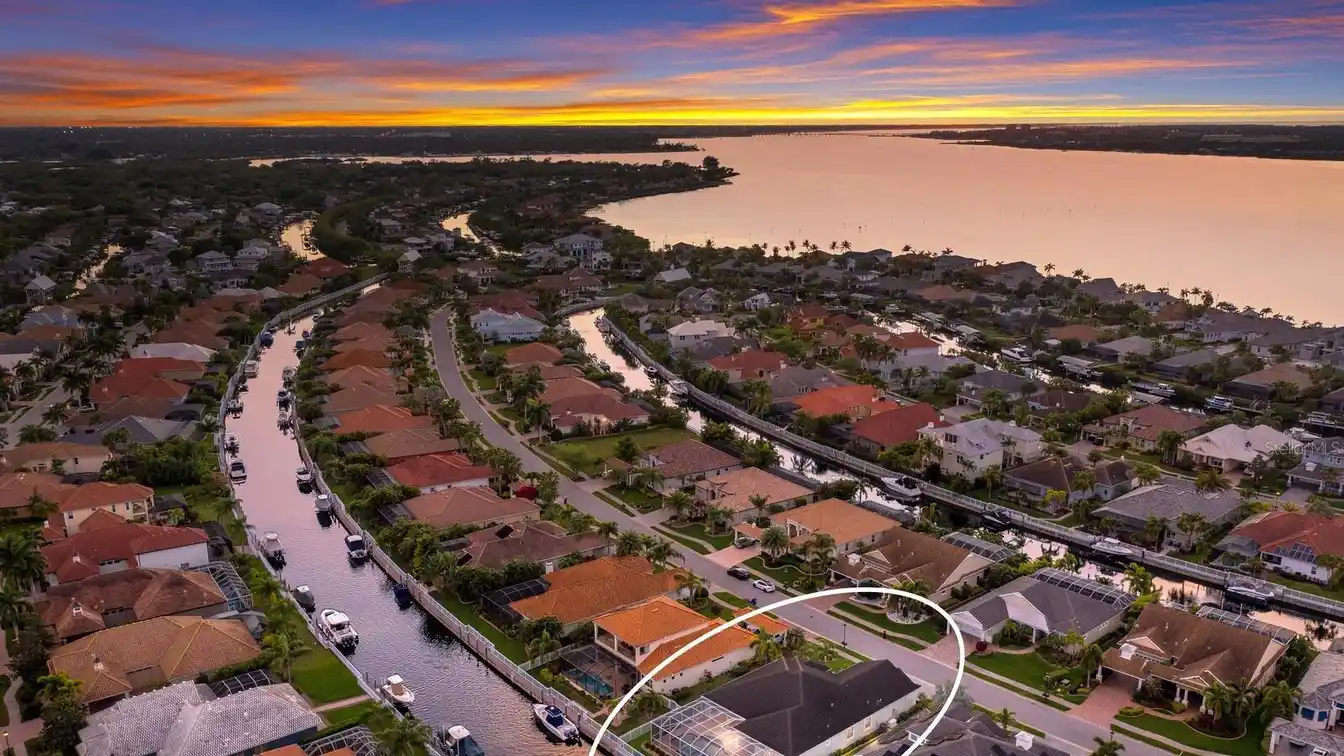 Coastal Elegance in Harbour Walk at the Inlets