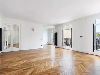 Sunny Dual-Aspect Apartment