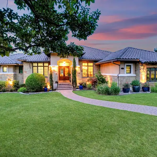 ONE OF THE MOST UNIQUE SINGLE-STORY HOMES IN FLINTROCK FALLS