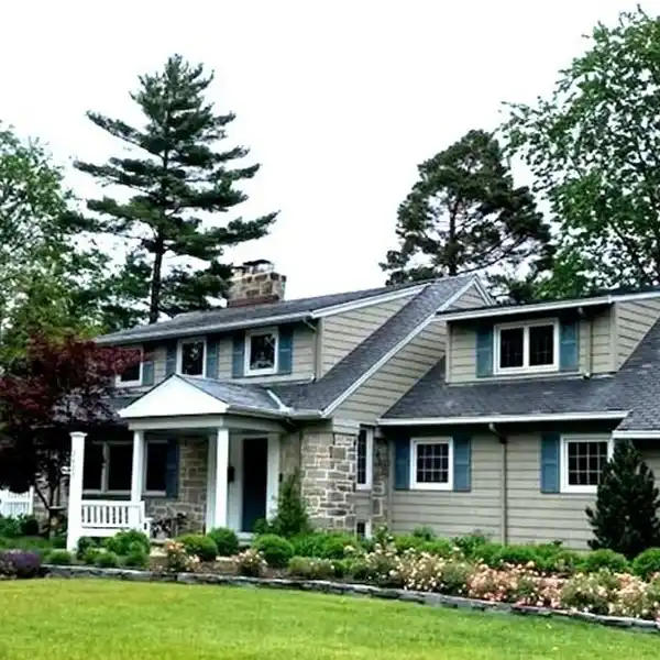 SOUGHT AFTER FIRST FLOOR MASTER IN SHAKER HEIGHTS