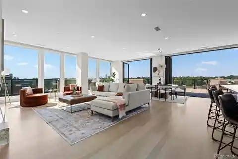 Corner Residence with Jaw-Dropping Views