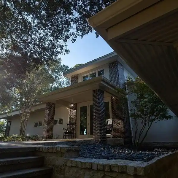 SOPHISTICATED WATERFRONT ESTATE