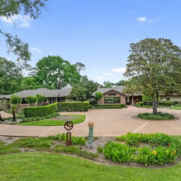 RARE EQUESTRIAN ESTATE