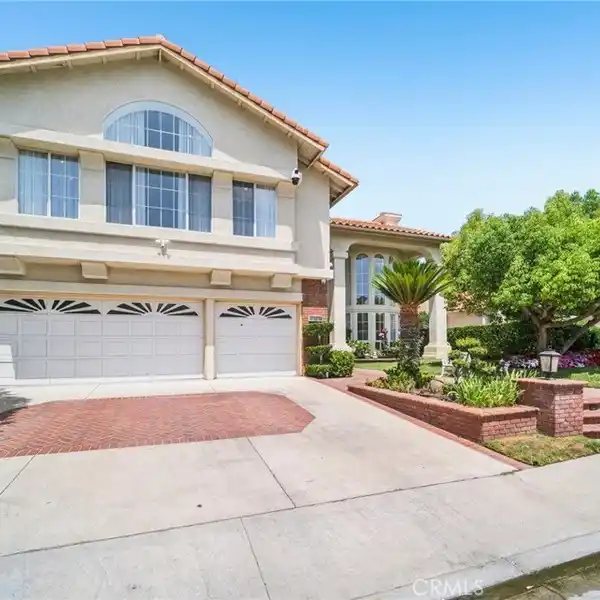 LUXURY AND ELEGANCE IN PRESTIGIOUS PORTER RANCH