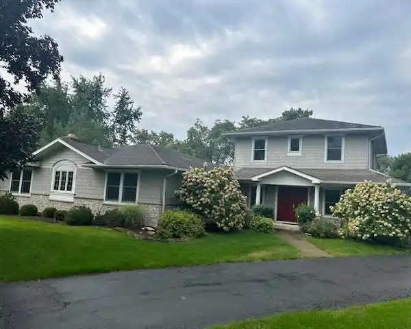FANTASTIC LOCATION IN RIDGEMOOR ESTATES