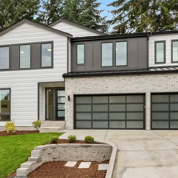 ELEGANT BRIARSTONE HOME | CHEF’S KITCHEN, SPA PRIMARY & 3-CAR GARAGE