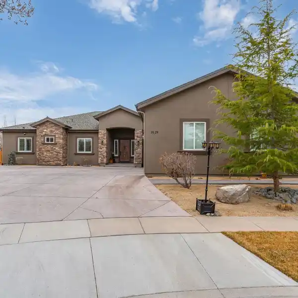 CUSTOM SINGLE-LEVEL HOME