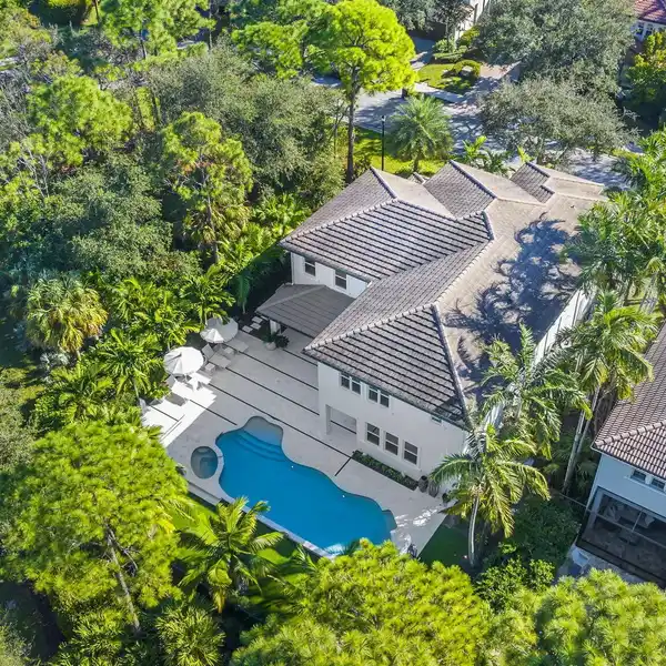 EXTRAORDINARY RESIDENCE IN A COVETED COMMUNITY