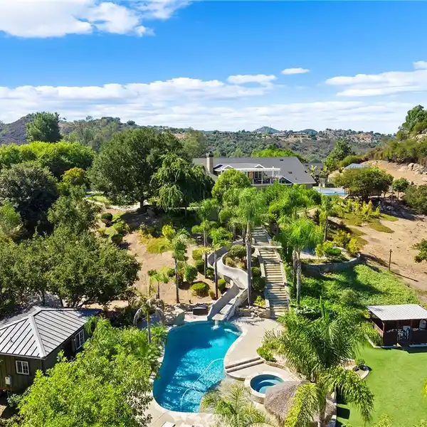 SPECTACULAR RESORT-STYLE ESTATE