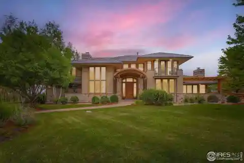 Exceptional Residence on a Quiet Cul-De-Sac