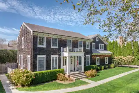 Elegant Southampton Summer Retreat