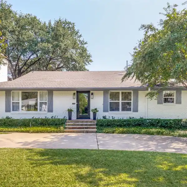 TASTEFULLY UPDATED MID-CENTURY RANCH