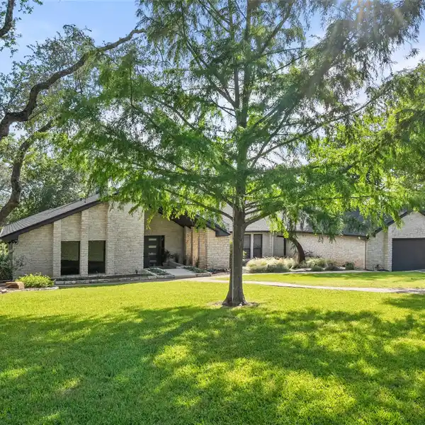 IMPECCABLE HOME ON A BELOVED STREET