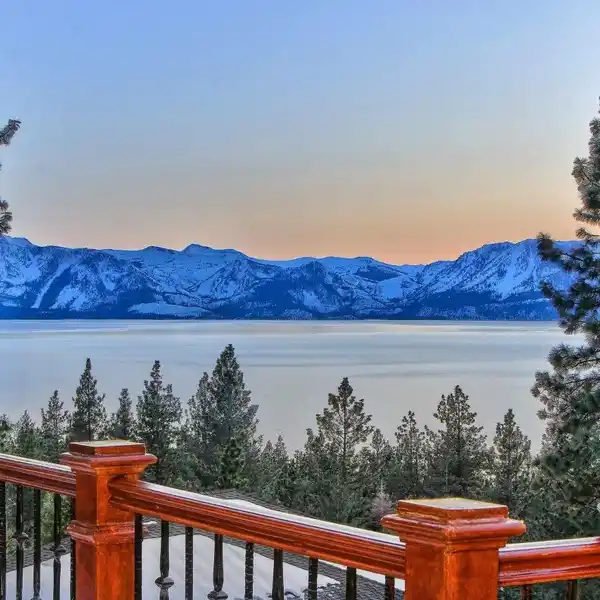 SPACIOUS RESIDENCE WITH REDWOOD DECKS & THEATER