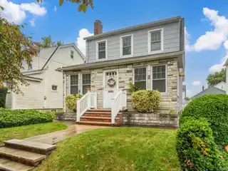 Inviting Colonial with Lasting Character