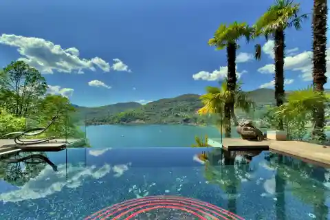 Contemporary Beauty Overlooking the Lake