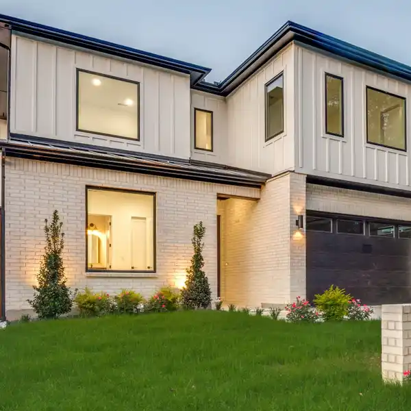 BEAUTIFULLY DESIGNED NEW CONSTRUCTION