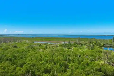 Beautifully Maintained Penthouse with Panoramic Views