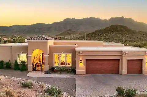 Desert Luxury Retreat with Panoramic Mountain Views