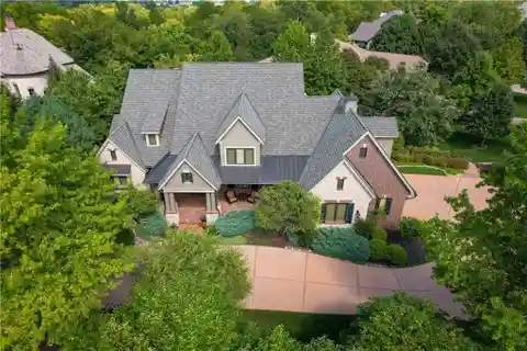 Ultra-High-Quality Luxury Estate