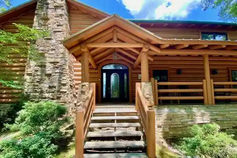 Remote Log Cabin on Lake Hamilton