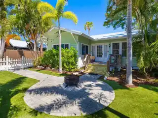 Beautifully Updated 1924 Cottage with Guest House