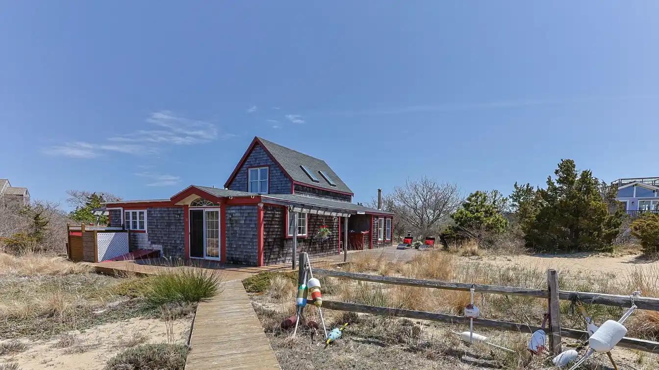 Lovingly Kept Beach Cottage