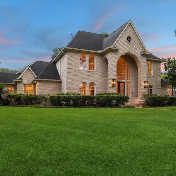 CLASSIC GEM ON AN OVERSIZED CORNER LOT