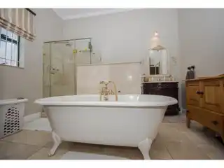 Family Home in L'hermitage Paradyskloof
