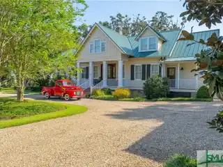 Charm and Luxury at the Prestigious Ford Field & River Club