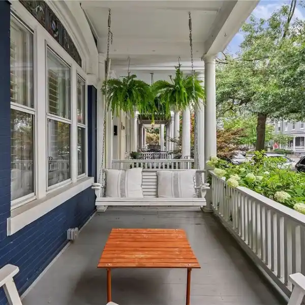 CHARMING GEM IN THE HEART OF THE FAN