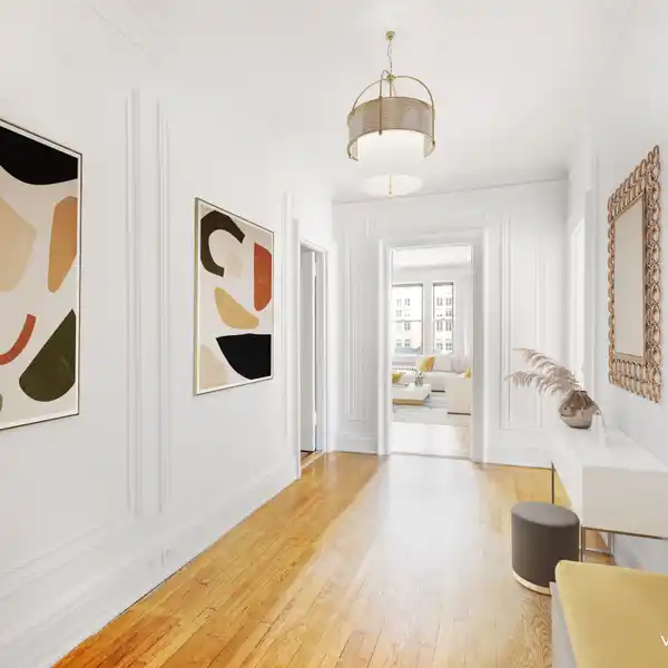 SUN-FILLED HOME WITH A HIGHLY FLEXIBLE LAYOUT