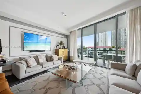 Corner Residence at Echo Aventura