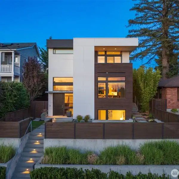 SOPHISTICATED CUSTOM CONTEMPORARY HOME
