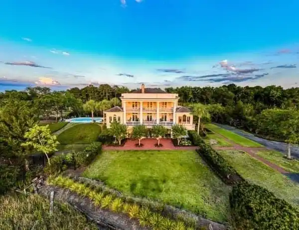 WATERFRONT LIVING AT ITS FINEST
