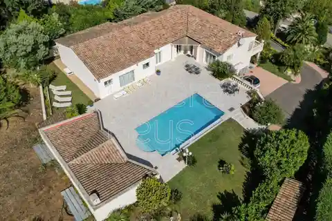 Modern Villa with Pool and Guest Apartment
