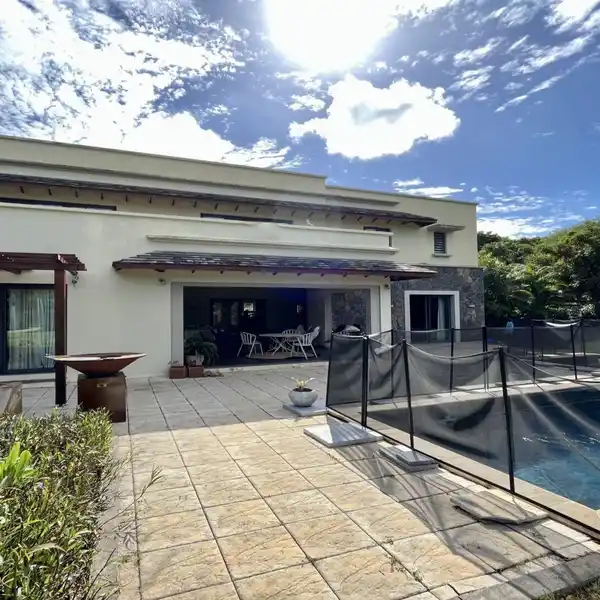 EXCEPTIONAL VILLA NEXT TO BLACK RIVER NATIONAL PARK