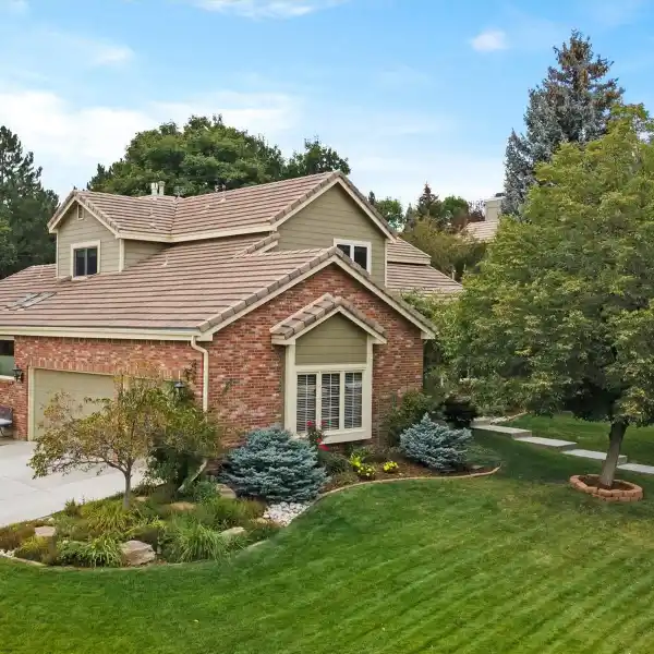 MOVE-IN READY HOME NEAR PARKS, SCHOOLS AND GOLF IN LONE TREE