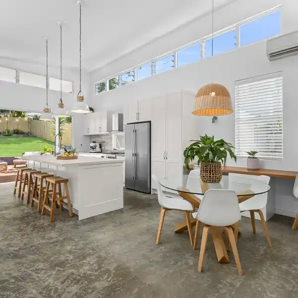 COASTAL BEAUTY DELIVERS FLAWLESS EXPRESSION OF MODERN FAMILY LIVING