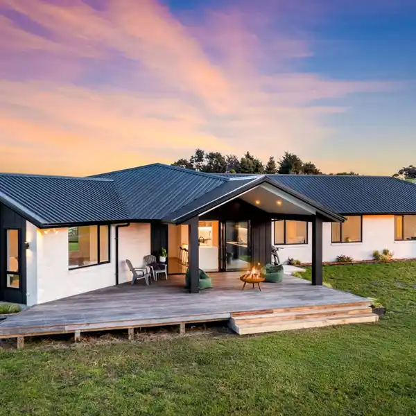 MODERN RURAL ESCAPE WITH STUNNING VIEWS