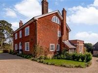 IMPRESSIVE PROPERTY WITH BEAUTIFULLY PRESENTED ACCOMMODATION AND EXTENSIVE GARDENS