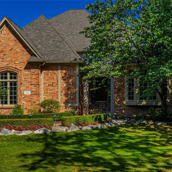 UNIQUE HOME WALKING DISTANCE TO DOWNTOWN