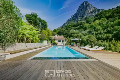 Covered Outdoor Dining Amid Tropical Plantings