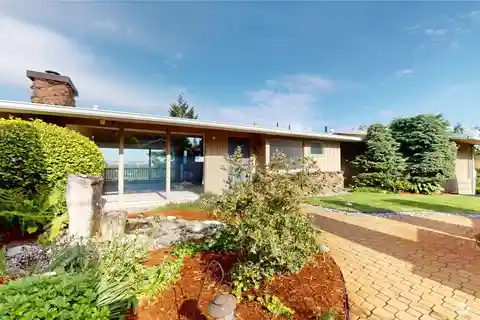 Mid-Century Gem with Cascade Mountain Views