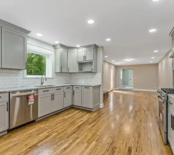 RENOVATED COMFORT WITH SEAMLESS INDOOR-OUTDOOR FLOW